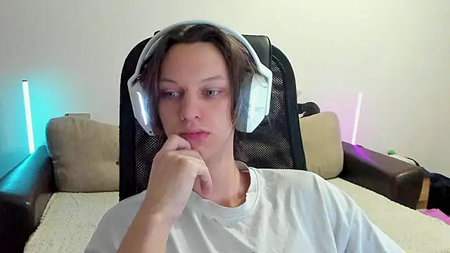 Ostin meow online show from February 2026 12:02:02 PM