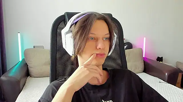 Ostin meow online show from February 2026 04:34:02 AM