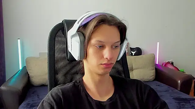 Ostin meow online show from March 2026 07:48:01 AM