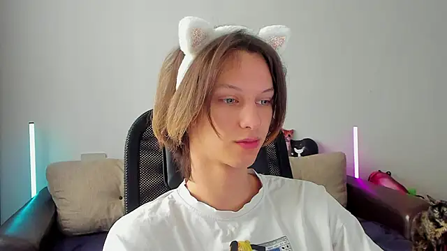 Ostin meow online show from March 2026 04:42:02 AM