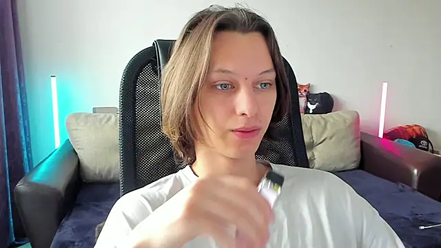 Snapshot of Ostin_meow chatting on May 2026 08:47:01 AM Ostin meow online show from May 2026 08:47:01 AM