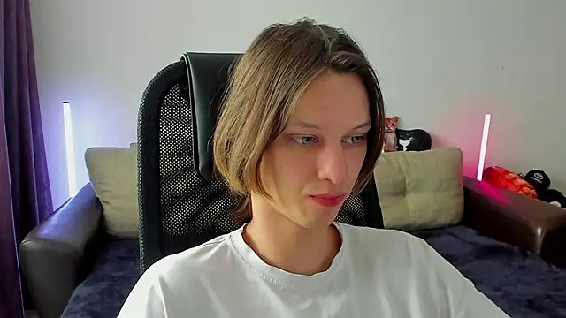 Ostin meow online show from March 2026 05:37:01 AM