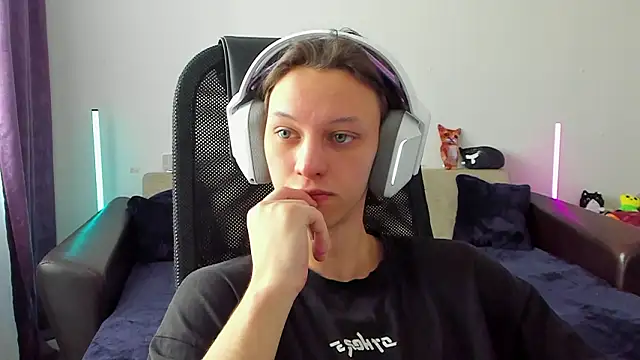 Ostin meow online show from February 2026 06:58:02 AM