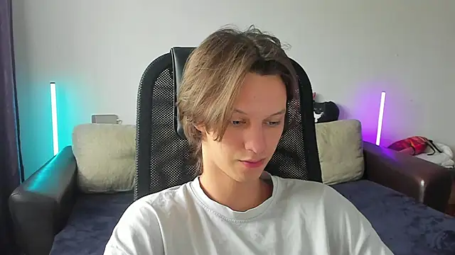 Snapshot of Ostin_meow chatting on May 2026 07:36:02 AM Ostin meow online show from May 2026 07:36:02 AM