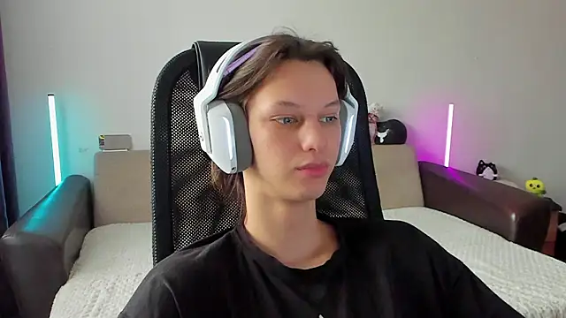 Ostin meow online show from February 2026 08:55:02 AM