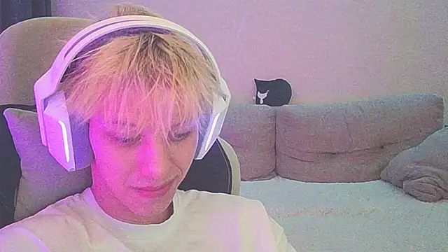 Snapshot of Ostin_meow chatting on December 2024 04:43:01 PM Ostin meow online show from December 2024 04:43:01 PM