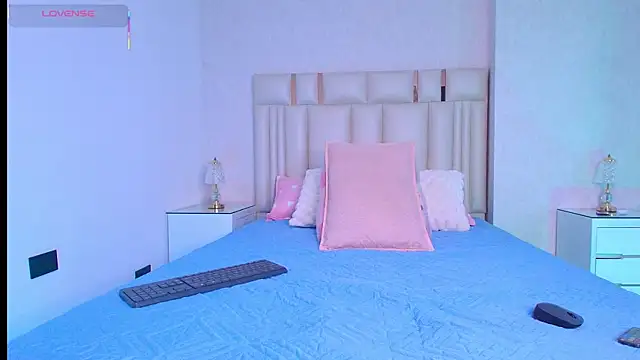 Snapshot of canela_oss chatting on November 2025 12:00:02 PM canela oss online show from November 2025 12:00:02 PM