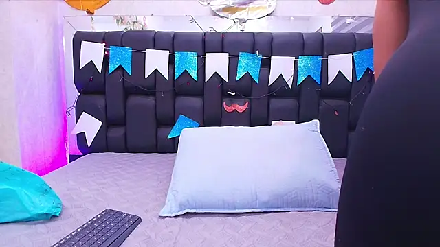 Snapshot of canela_oss chatting on September 2025 12:00:01 PM canela oss online show from September 2025 12:00:01 PM