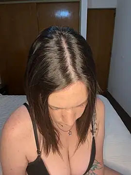 Macadiez10 online show from November 2025 03:45:02 PM