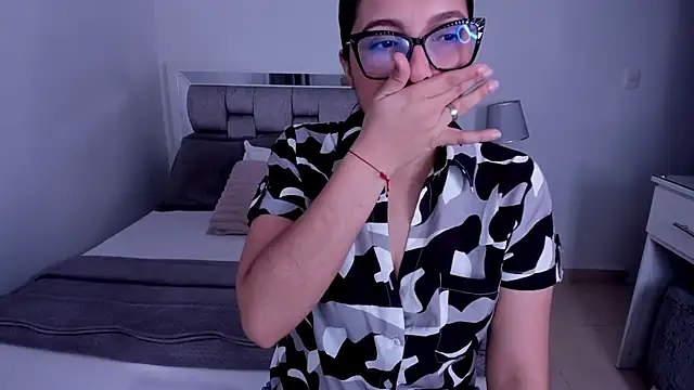 Camilaa bueno online show from May 2026 10:53:02 PM