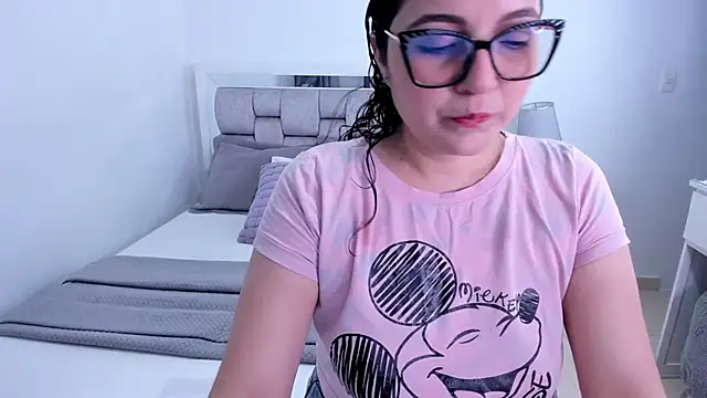 Camilaa bueno online show from May 2026 11:35:01 PM