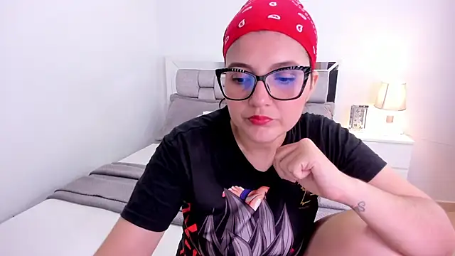 Camilaa bueno online show from April 2026 12:07:01 AM