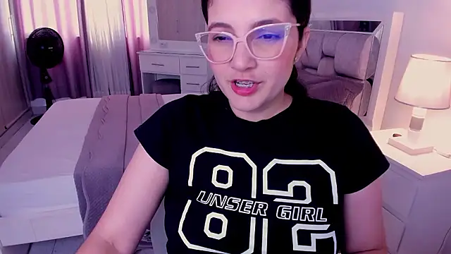 Camilaa bueno online show from March 2026 05:27:01 PM