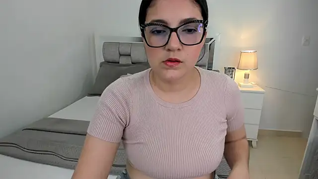 Camilaa bueno online show from April 2026 10:11:01 PM