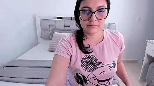 Snapshot of Camilaa_bueno chatting on July 2026 12:44:02 AM Camilaa bueno online show from July 2026 12:44:02 AM