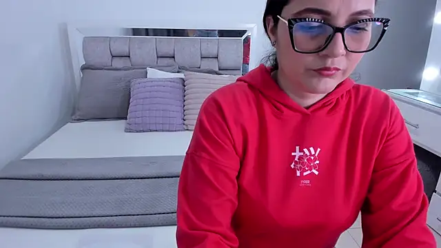 Camilaa bueno online show from June 2026 12:26:01 AM
