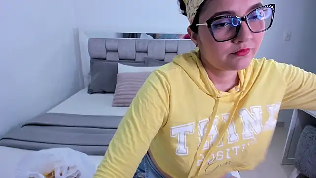 Camilaa bueno online show from May 2026 12:31:01 AM