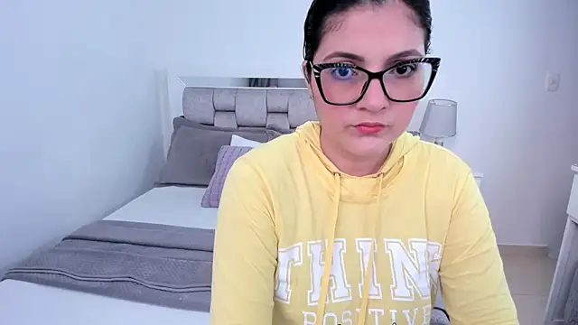 Camilaa bueno online show from May 2026 10:46:01 PM