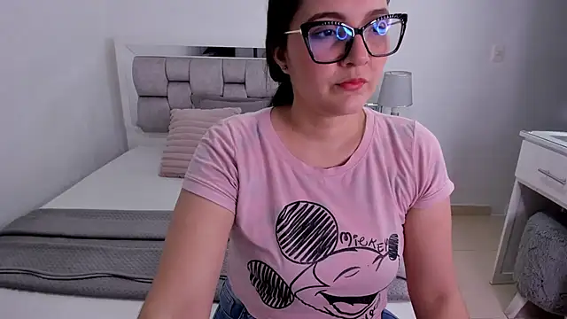 Snapshot of Camilaa_bueno chatting on June 2026 01:33:02 AM Camilaa bueno online show from June 2026 01:33:02 AM