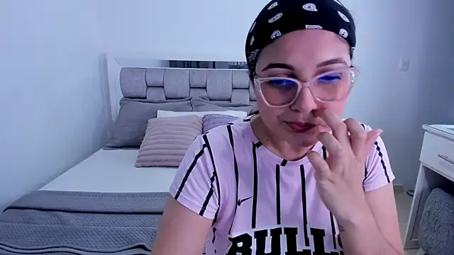 Camilaa bueno online show from May 2026 01:34:01 AM
