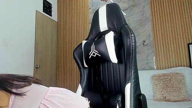 Any topless online show from February 2026 11:08:02 AM