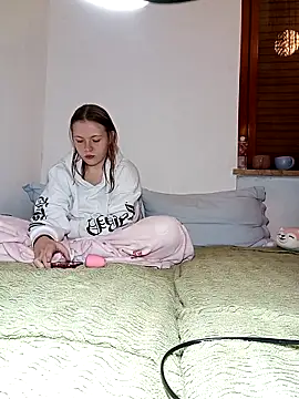 ella grays online show from November 2025 07:18:02 PM