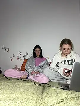 ella grays online show from March 2026 06:42:01 PM