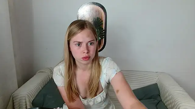 Snapshot of sofiaa_here chatting on June 2026 12:08:01 AM sofiaa here online show from June 2026 12:08:01 AM
