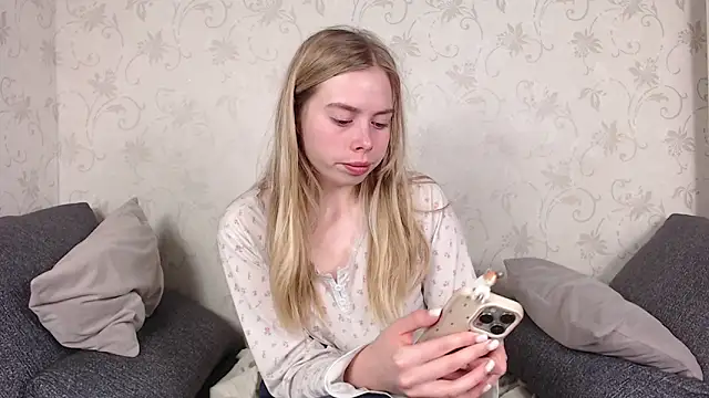Snapshot of sofiaa_here chatting on April 2026 12:15:02 AM sofiaa here online show from April 2026 12:15:02 AM
