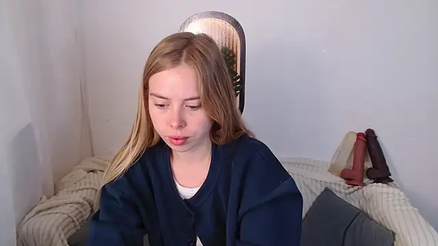 Snapshot of sofiaa_here chatting on June 2026 12:01:02 AM sofiaa here online show from June 2026 12:01:02 AM