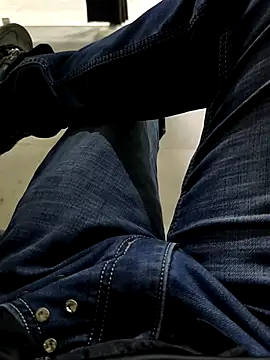 Snapshot of faaseel chatting on October 2025 11:44:02 AM faaseel online show from October 2025 11:44:02 AM