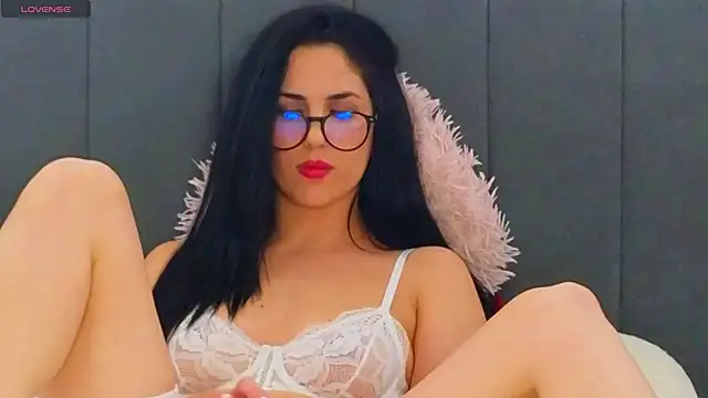 Snapshot of LauraMirage chatting on November 2025 08:42:01 PM LauraMirage online show from November 2025 08:42:01 PM