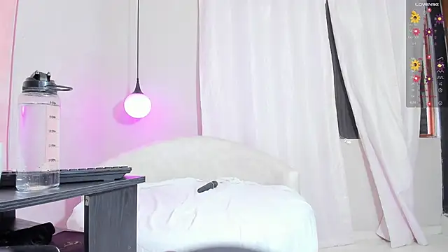 anna lorenss online show from October 2025 11:42:01 AM