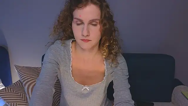 Snapshot of KarinaCurly chatting on February 2025 01:15:02 AM KarinaCurly online show from February 2025 01:15:02 AM