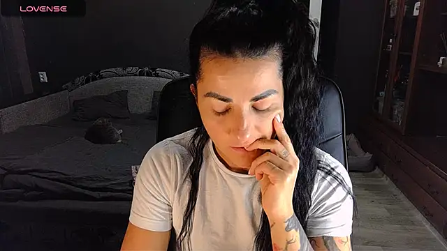 Aria Dl online show from December 2025 03:54:01 PM