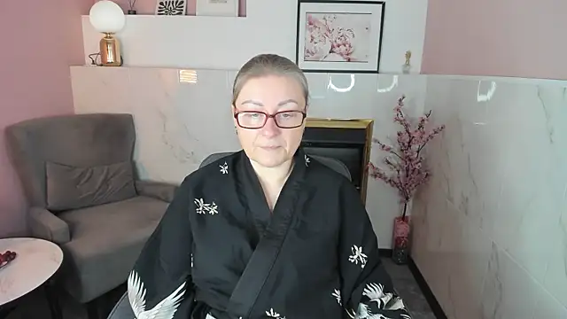 Snapshot of AlexandraKind chatting on November 2025 01:43:01 PM AlexandraKind online show from November 2025 01:43:01 PM