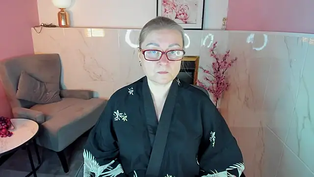 Snapshot of AlexandraKind chatting on November 2025 01:38:01 PM AlexandraKind online show from November 2025 01:38:01 PM