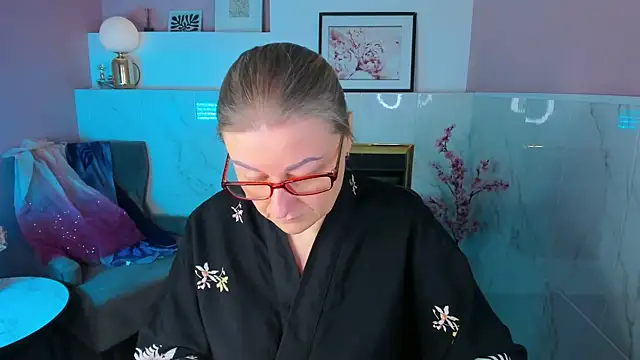 AlexandraKind online show from December 2025 01:36:01 PM