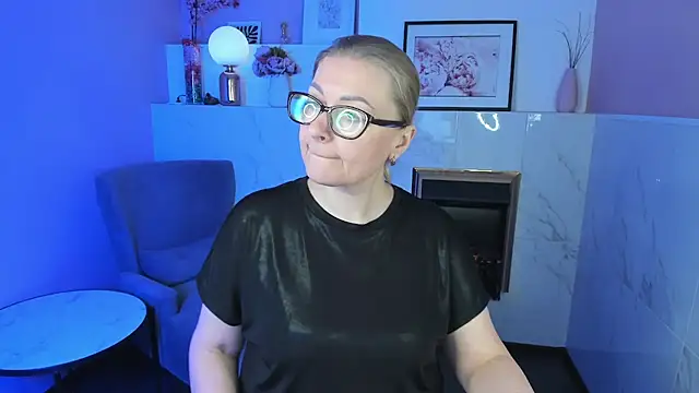 Snapshot of AlexandraKind chatting on March 2025 04:54:01 PM AlexandraKind online show from March 2025 04:54:01 PM