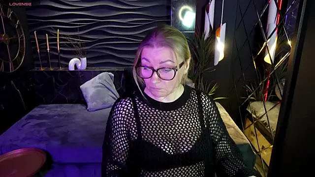 Snapshot of AlexandraKind chatting on March 2025 10:53:01 PM AlexandraKind online show from March 2025 10:53:01 PM