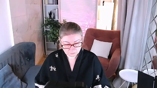 Snapshot of AlexandraKind chatting on November 2025 01:37:02 PM AlexandraKind online show from November 2025 01:37:02 PM