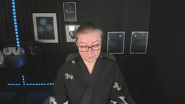 Snapshot of AlexandraKind chatting on September 2025 02:12:01 PM AlexandraKind online show from September 2025 02:12:01 PM