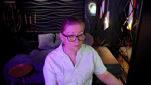 Snapshot of AlexandraKind chatting on March 2025 01:40:01 PM AlexandraKind online show from March 2025 01:40:01 PM