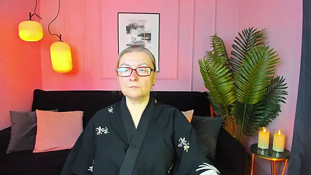 Snapshot of AlexandraKind chatting on October 2025 01:43:02 PM AlexandraKind online show from October 2025 01:43:02 PM