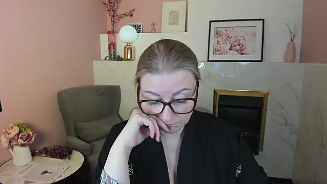 Snapshot of AlexandraKind chatting on March 2025 12:29:01 PM AlexandraKind online show from March 2025 12:29:01 PM