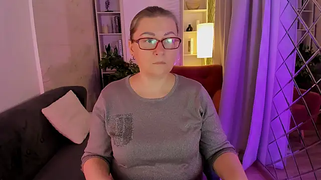 Snapshot of AlexandraKind chatting on December 2025 08:30:02 PM AlexandraKind online show from December 2025 08:30:02 PM