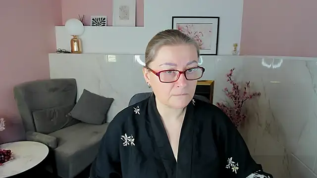 Snapshot of AlexandraKind chatting on December 2025 01:35:01 PM AlexandraKind online show from December 2025 01:35:01 PM