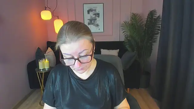 Snapshot of AlexandraKind chatting on March 2025 01:50:02 PM AlexandraKind online show from March 2025 01:50:02 PM