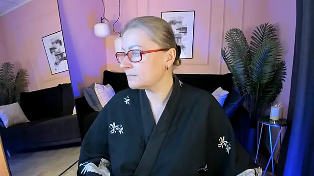 Snapshot of AlexandraKind chatting on November 2025 02:06:01 PM AlexandraKind online show from November 2025 02:06:01 PM