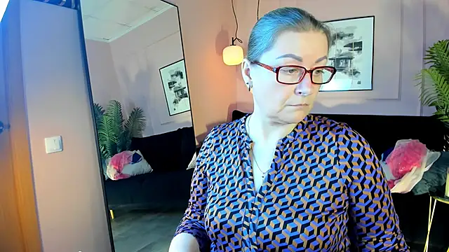 AlexandraKind online show from December 2025 01:33:02 PM